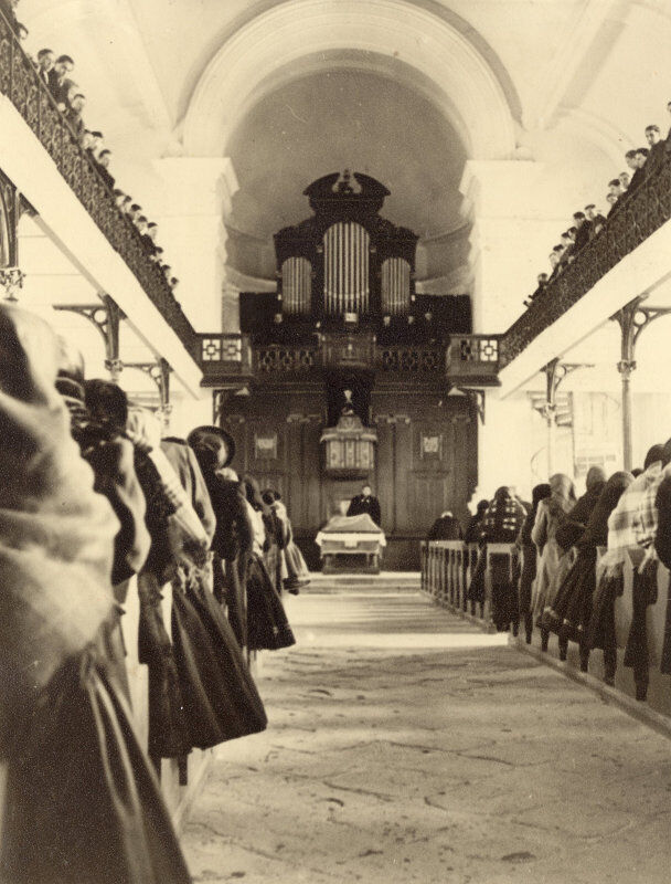 kostel_uvnitr_historie